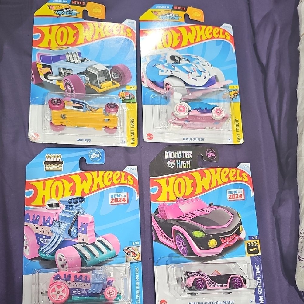 Girls Hot Wheels Cars Set- Multicolor